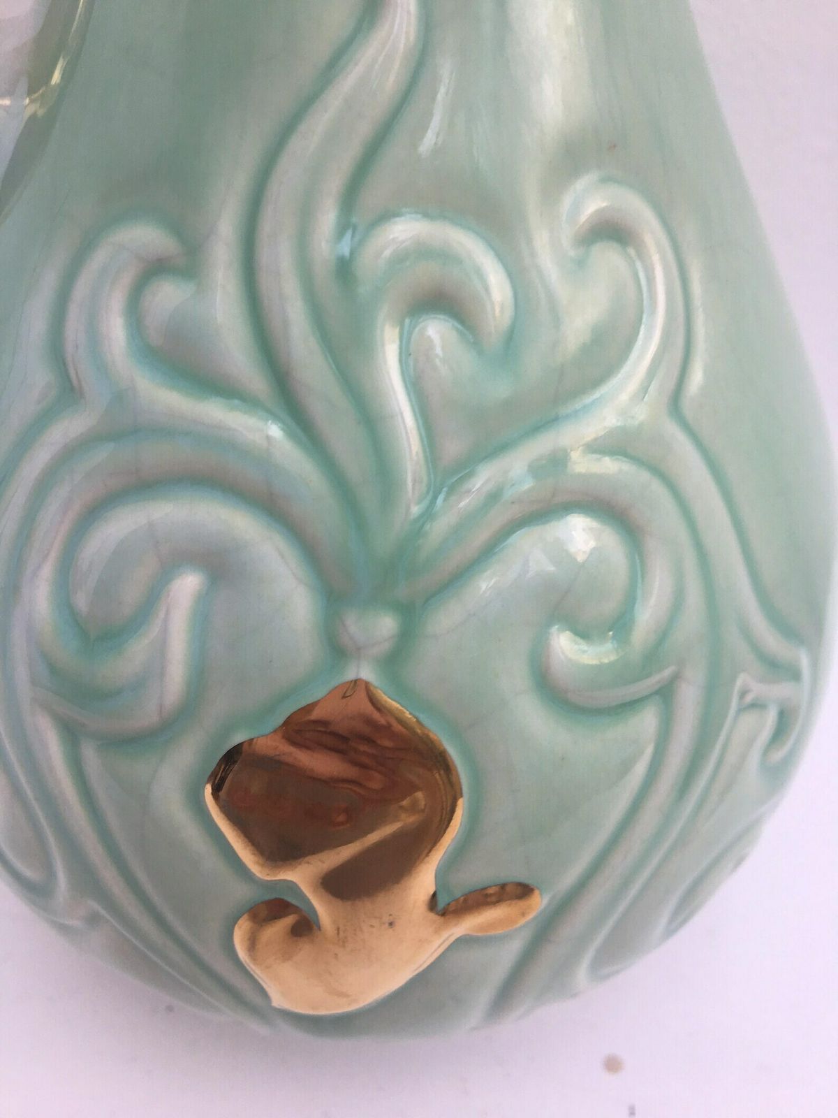Keramische Kan, Groen Mint En Goud, Gesigneerd Door Alexandre De Wemmel (1909–64) – Mid Century Belgisch Aardewerk, Turquoise Vaas Met Gouden Handvat photo vintage