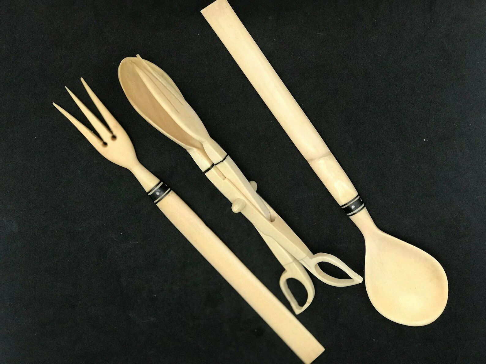Vintage Saladeschepset – Vork En Lepel – Pastelcrème/Wit En Zwart – Etnisch Celluloid Plastic – Ca. 1950 – Cadeau/Tuinfeest photo for sale