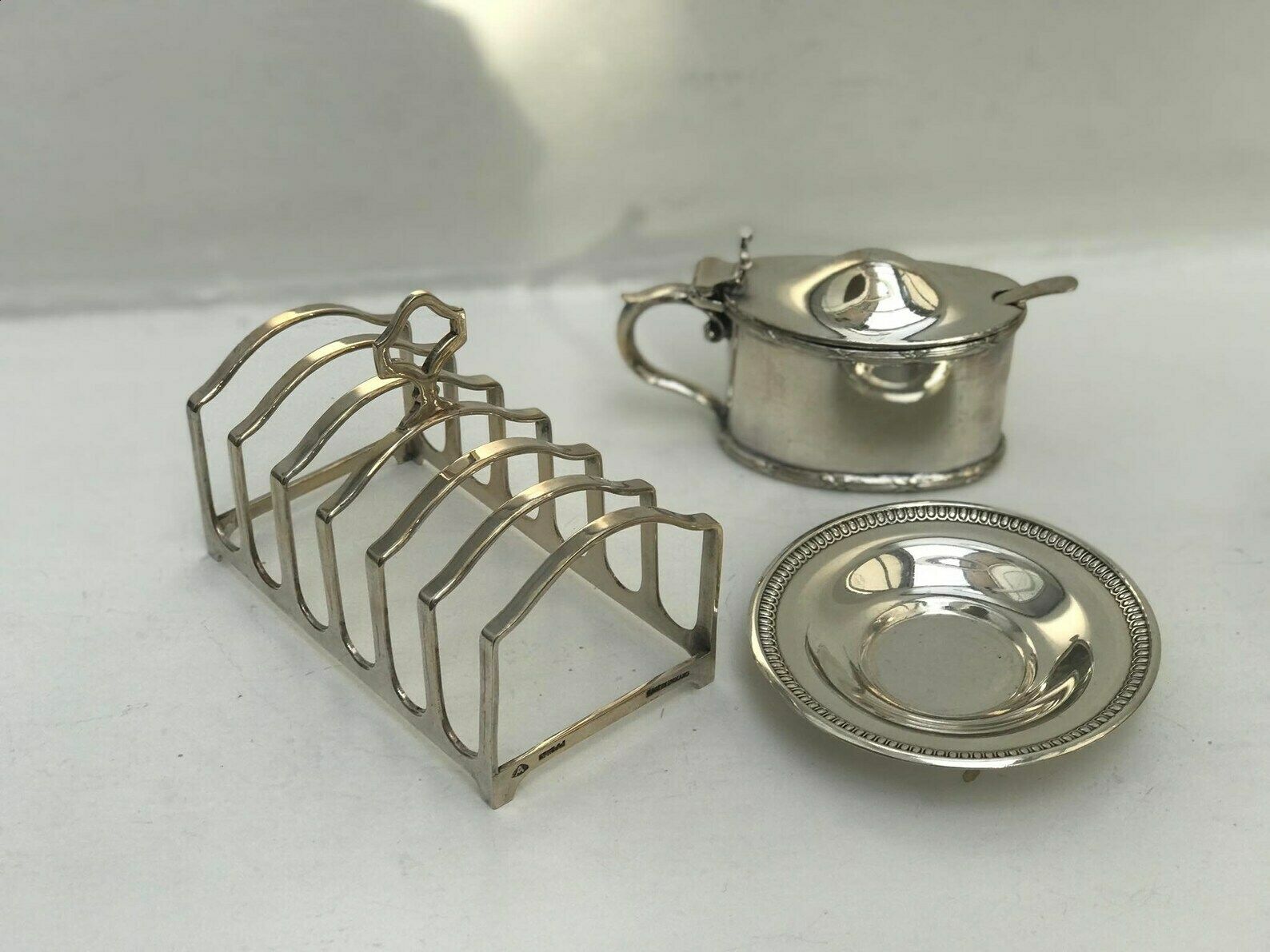 photo furniture Mustard Pot Small Butter Dish And Toast Rack Silver Plated Breakfast Set Vintage Toast Holder Wedding Gift Antique English Hostess