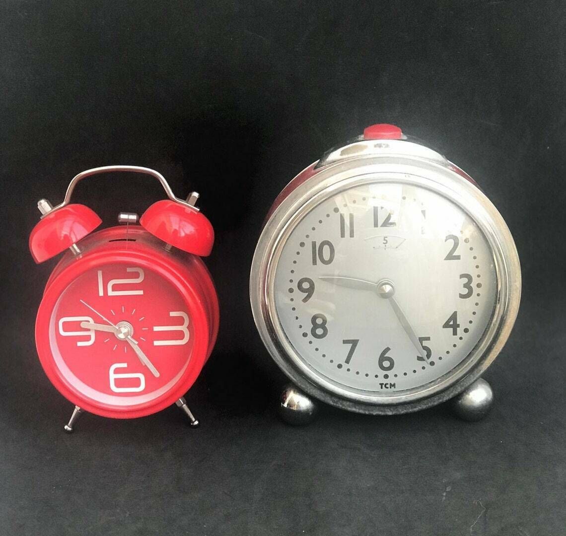 Table Alarm Clock Set 2 Red Color Vintage Home Decor Side Table Night Clock Desk Decor Red Accents photo vinterior