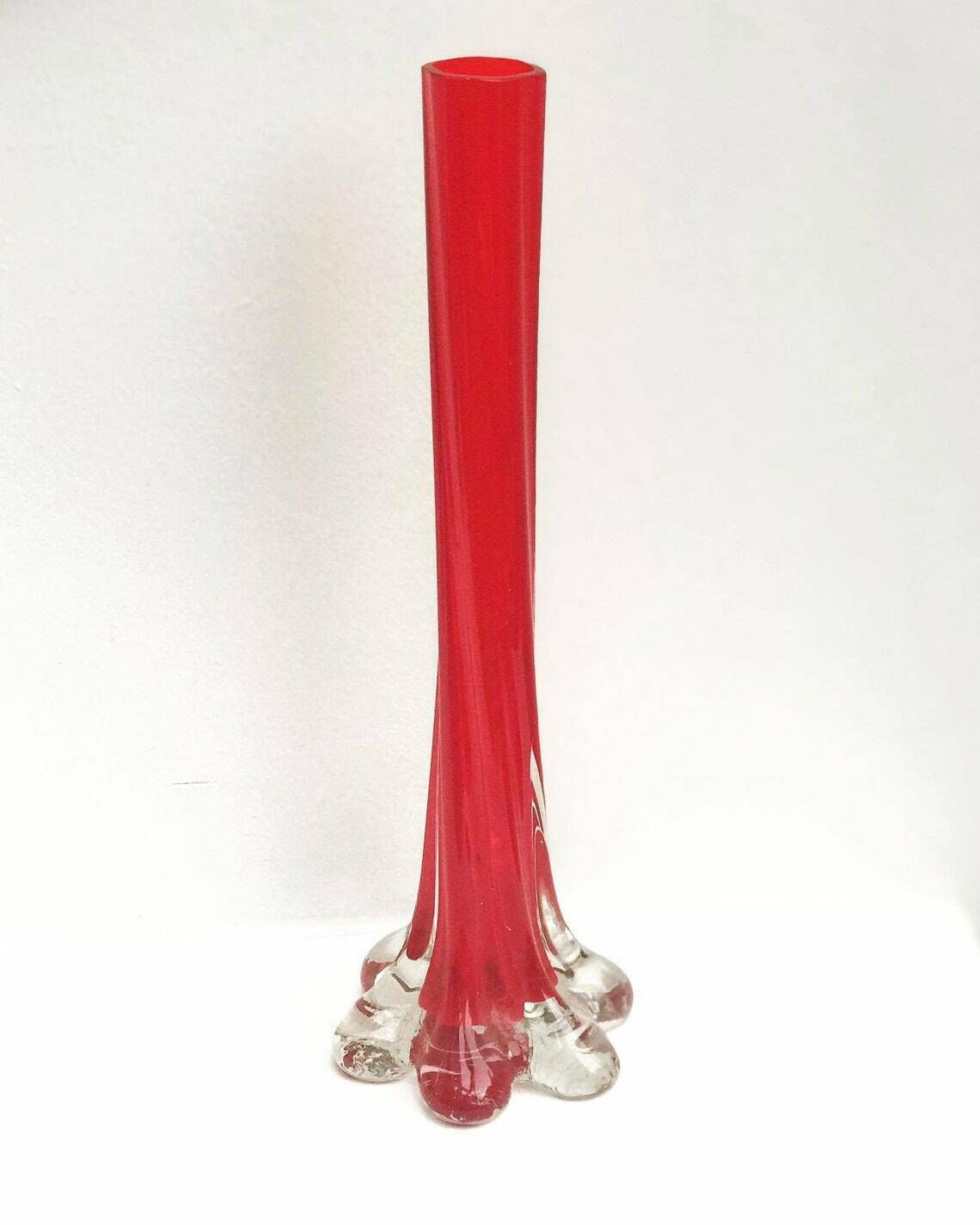 Glazen Vaas Met Gedraaide Steel – Rood, Hoog Model, Mid Century Stijl | Gedraaide Steel, Buisvorm, Soliflor, Kunstglas photo furniture