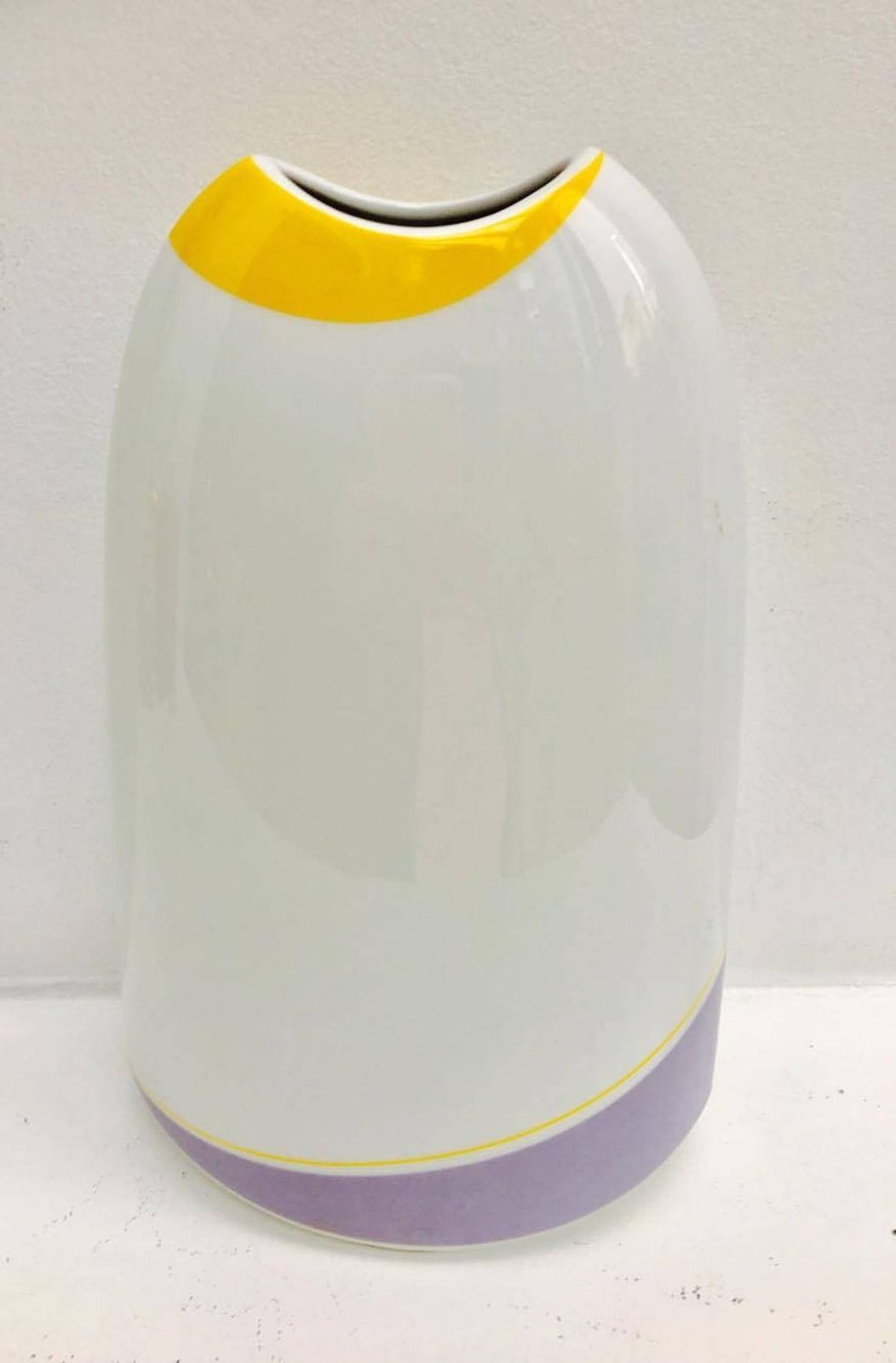 Vase Arzberg Mid Century Porcelaine Brillante Vase Pop Art Gris Jaune Et Blanc Bavière Allemagne Arzberg Mid Centuryvase Pop Art photo for sale