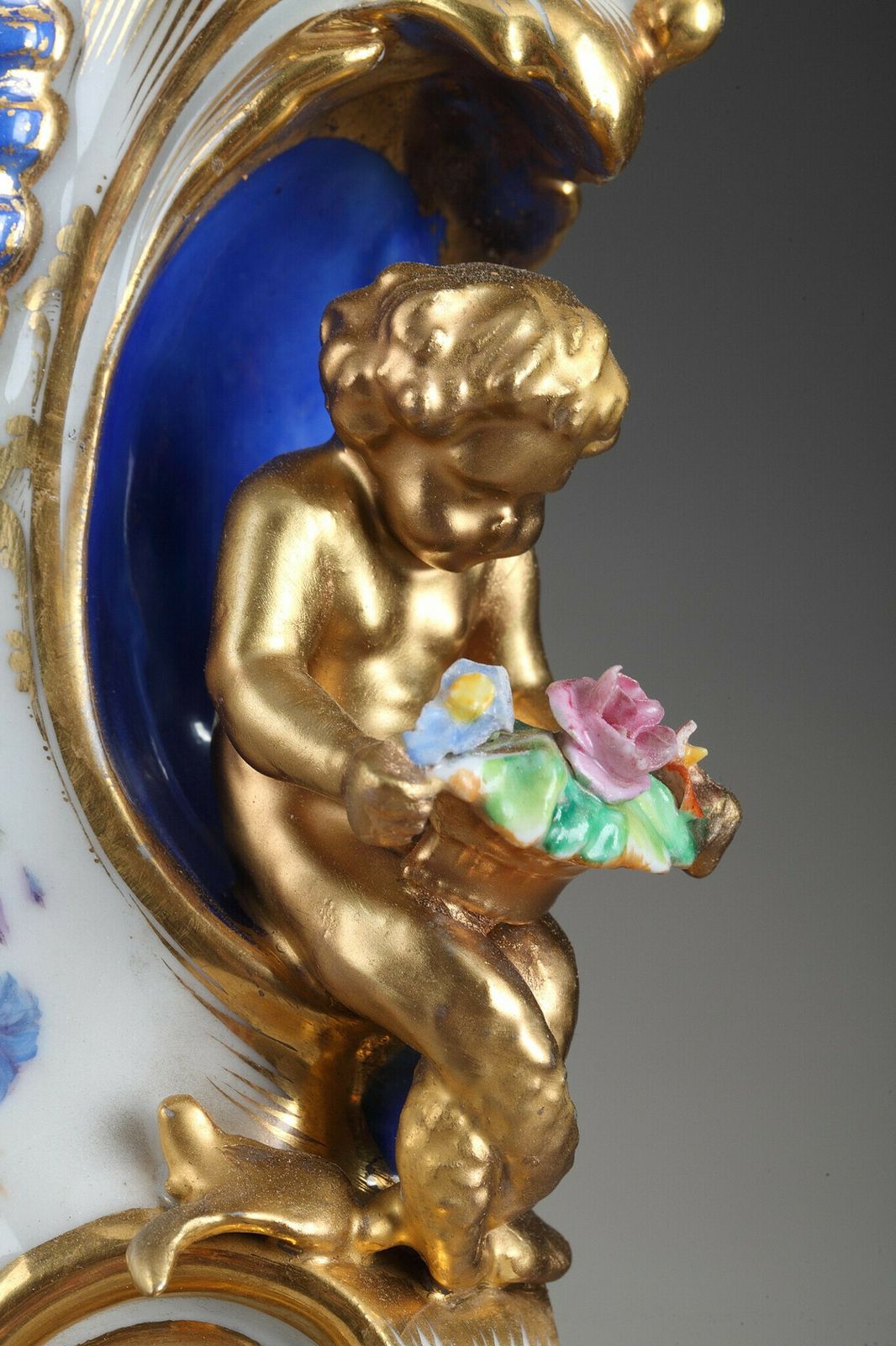 Rocaille Clock In Porcelain In The Taste Of Jacob Petit (1796 1865), 19th Century photo vintage