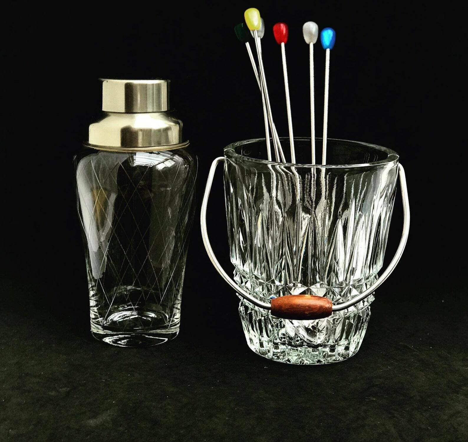 Cocktailshaker, Kristallen Ijsemmer, Cocktaillepels – Mid Century Barset Uit De Jaren '60 | Mixology | Cadeau Voor Hem photo furniture