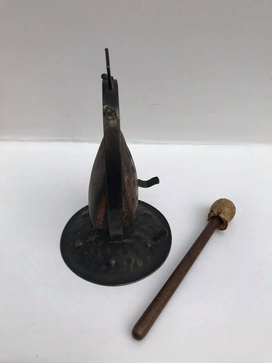 Kleine Mid Century Dinergong Op Standaard – Brons, Ca. Jaren 1950 – Tafelgong, Meditatie Instrument, Vintage Dinergong photo vinterior