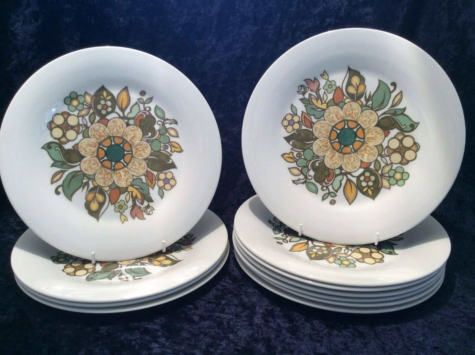 1970s Royal Doulton Forest Flower Dinner Plates, Forest Flower 10.5” Dinner Plates (Set Of 5), Retro Royal Doulton Large Dinner Plates photo furniture