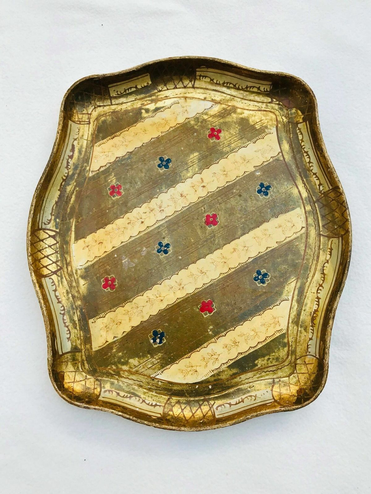 Florentijns Dienblad – Rood, Blauw En Verguld – Italiaans Plateau Uit De Jaren 1960, In Florentijnse Stijl. Met De Hand Vervaardigd, Als Kerst  Of Tafeldecoratie photo furniture