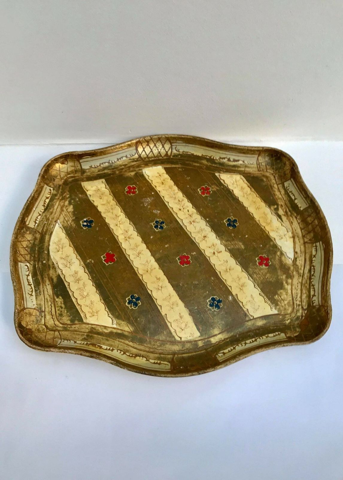 photo furniture Florentijns Dienblad – Rood, Blauw En Verguld – Italiaans Plateau Uit De Jaren 1960, In Florentijnse Stijl. Met De Hand Vervaardigd, Als Kerst  Of Tafeldecoratie