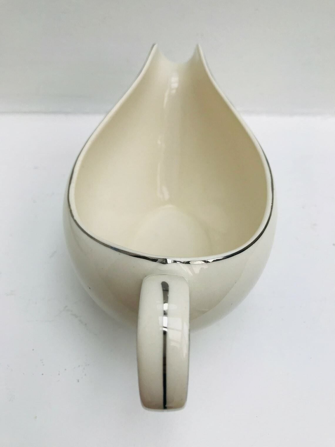 Gravy Boat Vintage Sauce Alfred Meakin England Gravy Boat Rarisime Wunsiedel English Porcelain Old White Wedding Gift Leaves Design photo Home Decor