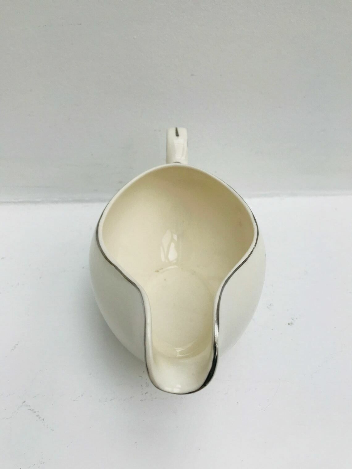 photo furniture Gravy Boat Vintage Sauce Alfred Meakin England Gravy Boat Rarisime Wunsiedel English Porcelain Old White Wedding Gift Leaves Design