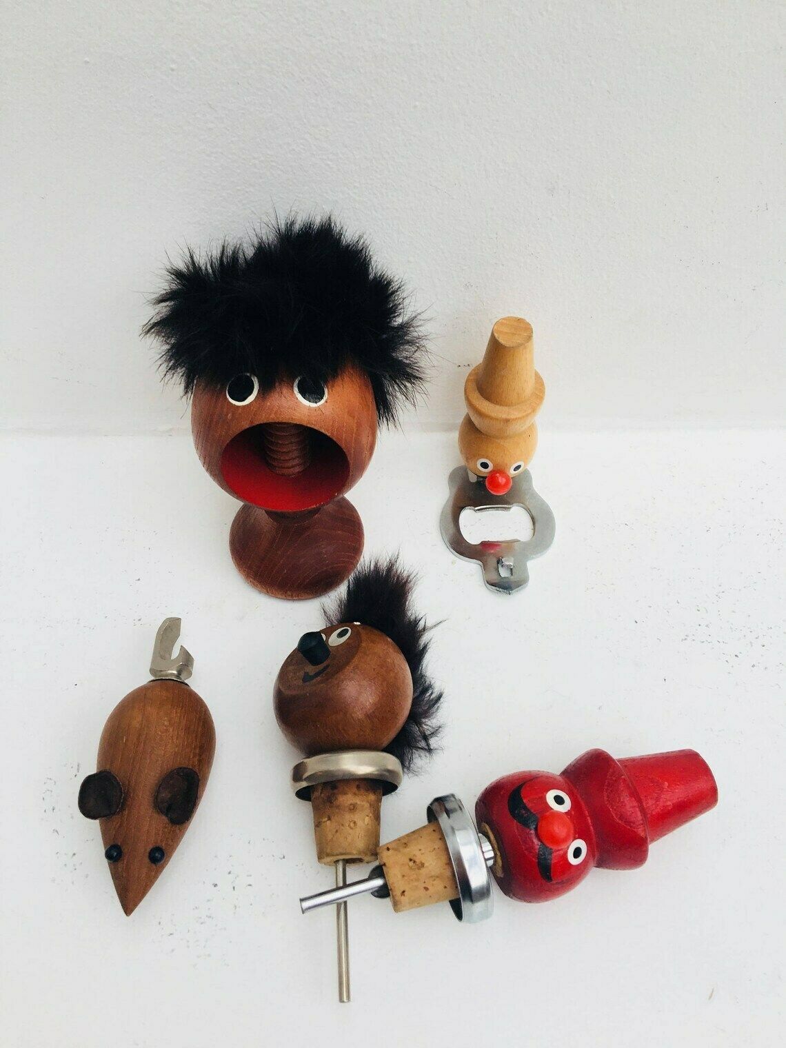 Barware 1950s, Vintage Fun Mid Century Bottle Stoppers, Danish Bar Tools Bottle Cap, Quirky Bottle Stop, Danish Wine, Wooden Bottle Stopper photo vinterior