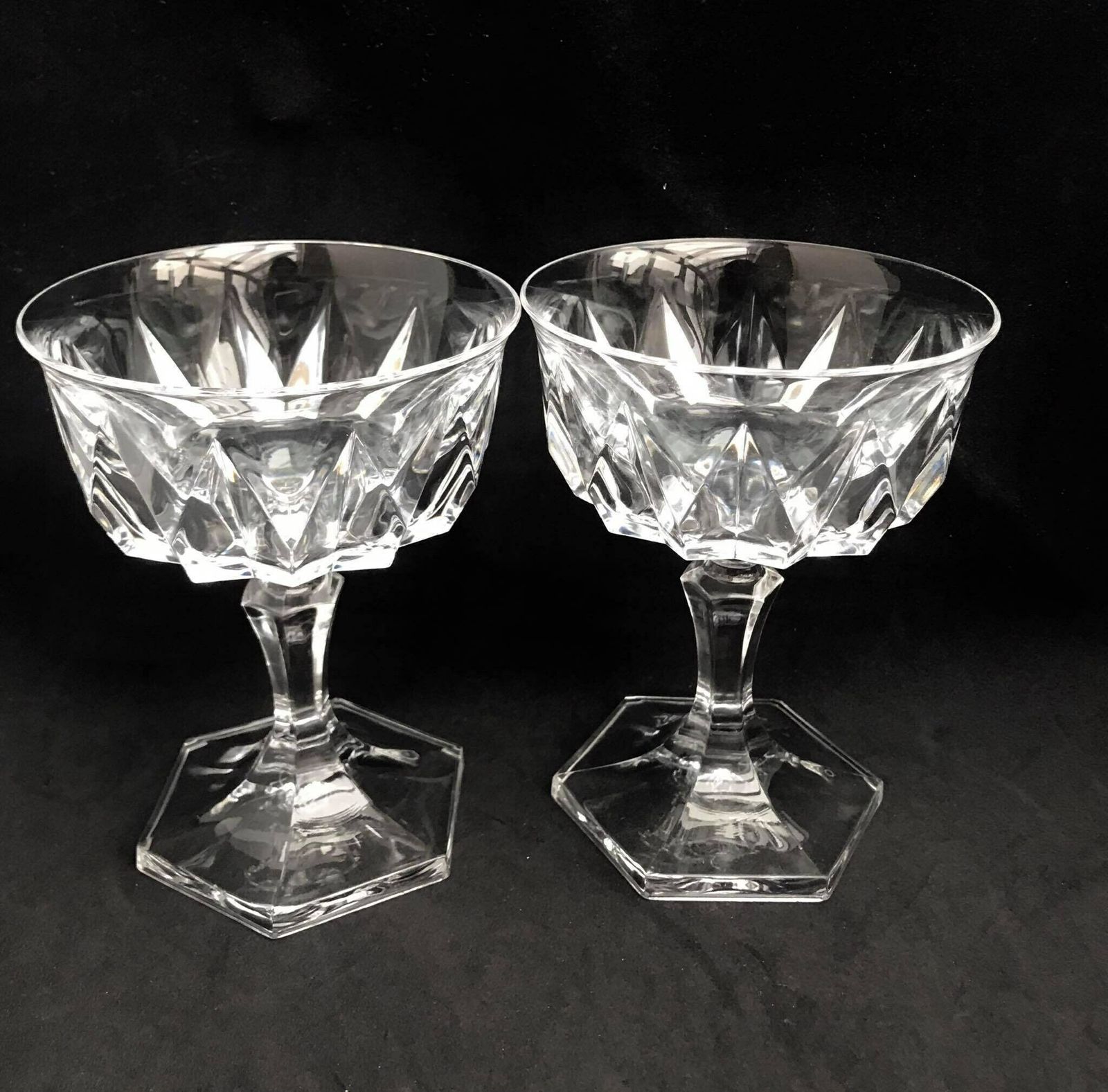 photo furniture Champagne Glasses Set 2 Molded Glass Cups Cocktail Liquor Sherbet Dessert Wedding Toast Gift Couple
