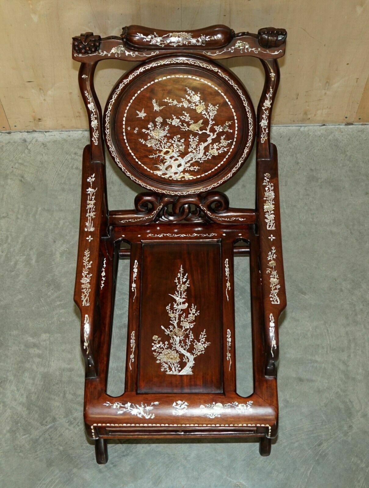 photo vinterior Pair Of Antique Padauk & Mother Of Pearl Reclined Plantation Armchairs & Table