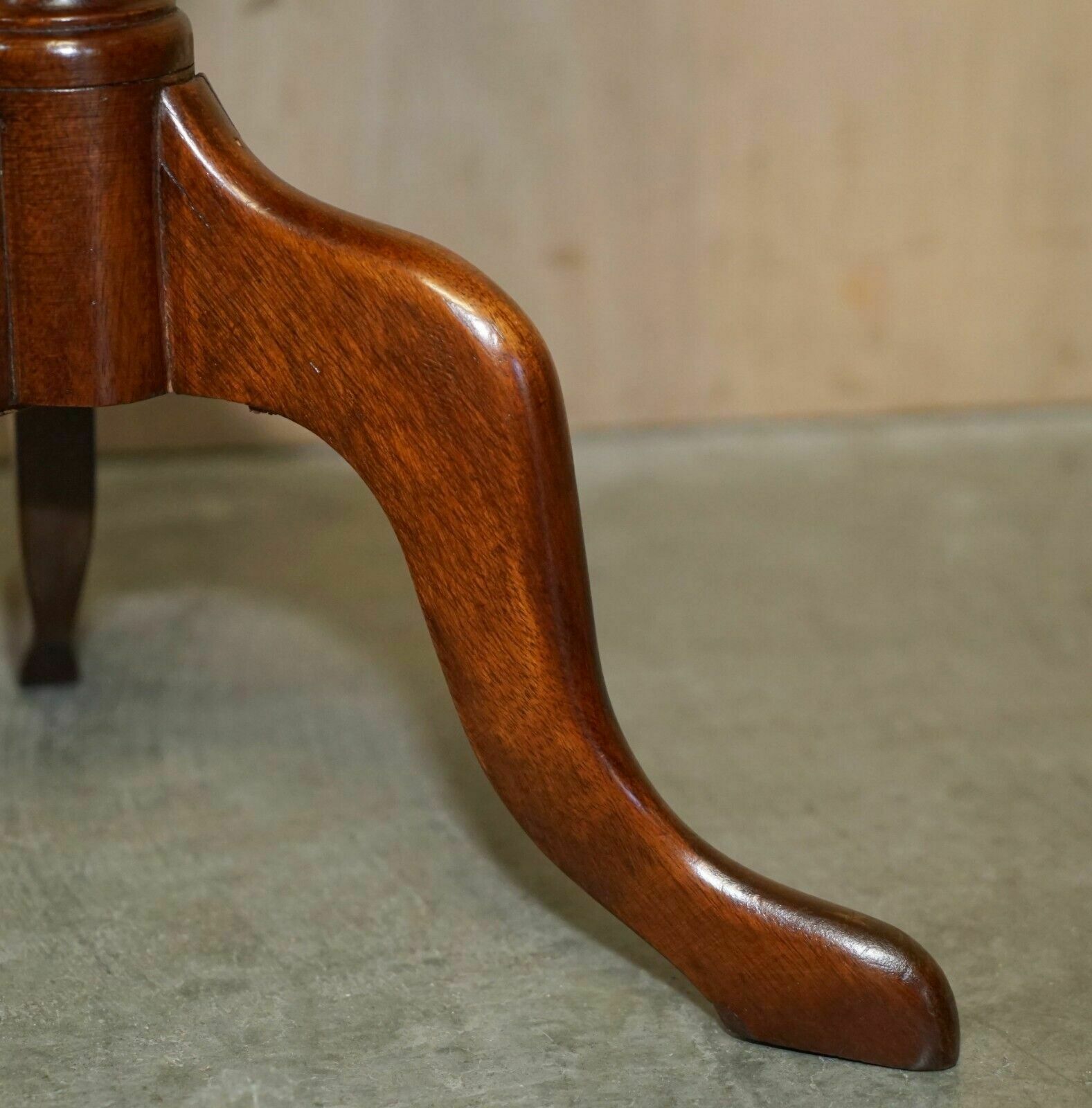 Vintage 1930's Mahogany Heritage Green Leather Tripod Side End Lamp Wine Table photo vintage