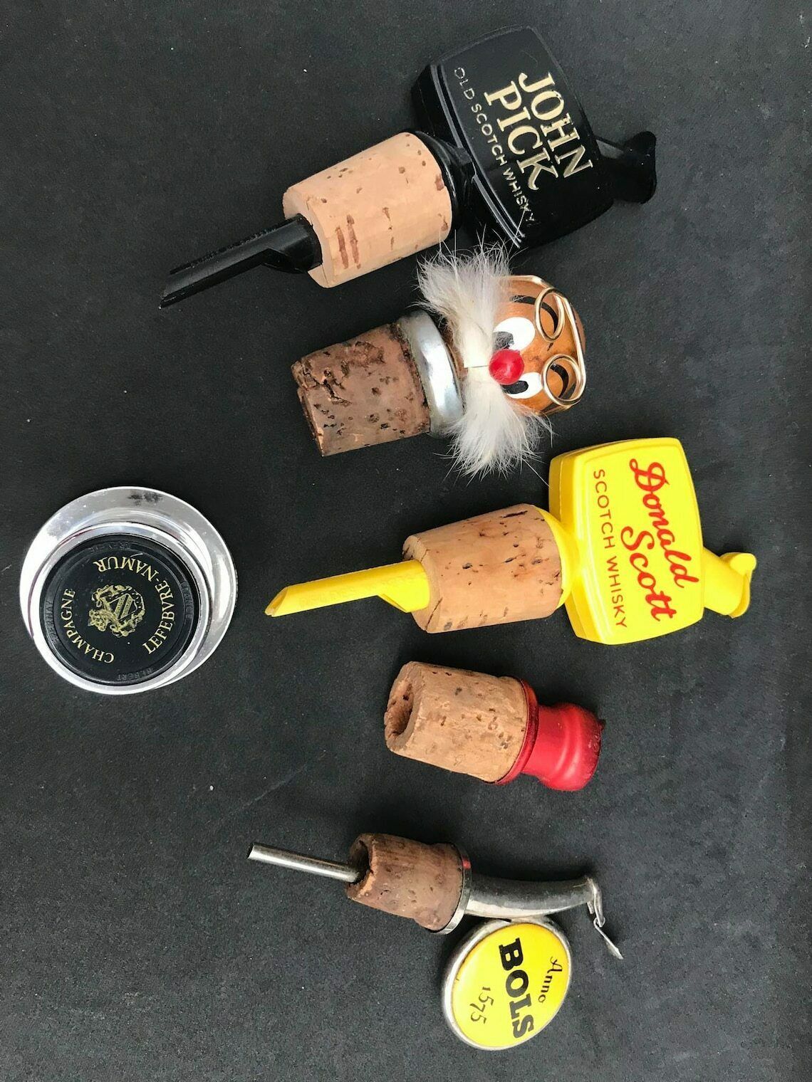 Wine Bottle Stoppers Vintage Bar Accessories Wine Bottle Stopper, Bartender Stones Vintage Bar Champagne Stopper Bols Ricard Wine Pourer photo vintage