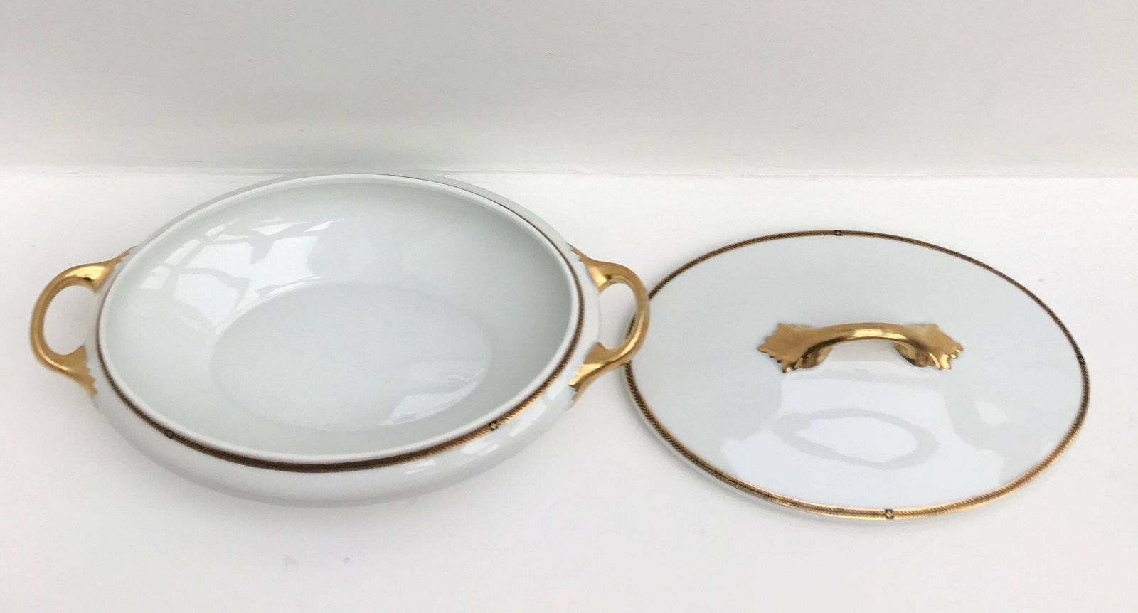 Rosenthal Antique Lidded Serving Plate R.C. Kronach Porcelain Vegetables Plate With Lid Bavaria German Porcelain Covered Dish Gold 24 K photo 200.0