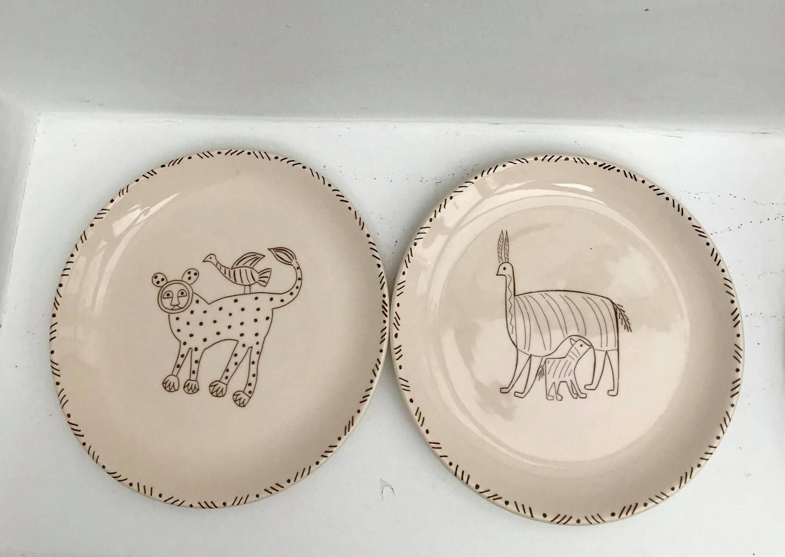 Decorative Dishes Hand Painted Animal Naif Llama Guepard Child Decoration Pair Of Plates Uniques photo vinterior