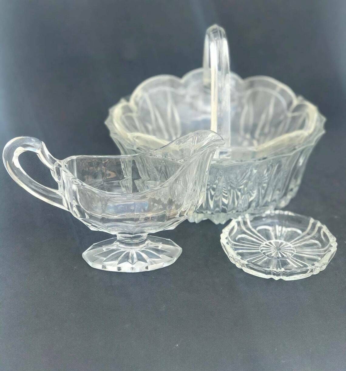 Glass Bowl Creamer Or Gravy Boat Salad Bowl Small Dish And Glass Sweet Basket 4 Pièces, Art Deco, Clear Molded/Pressed Glass Sauce Boats photo vintage