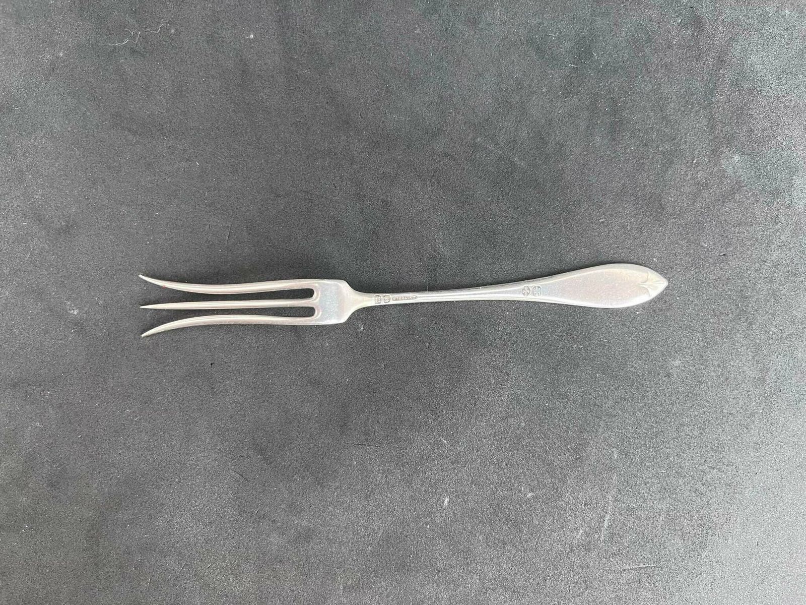photo furniture Antieke Engelse Verzilverde Pickle Vork Met Handvat, Ca. 1870 – Victoriaans – Geschikt Voor Olijven, Vleeswaren En Meer