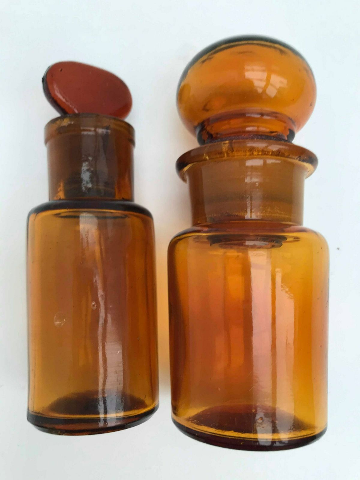 Cabinet Pharmacy Antique Brown Amber Glass Apothecary Bottles Set 2 Cabinet Chemist Medical Bathroom Decor Collectible Prescription Medicine photo vinterior