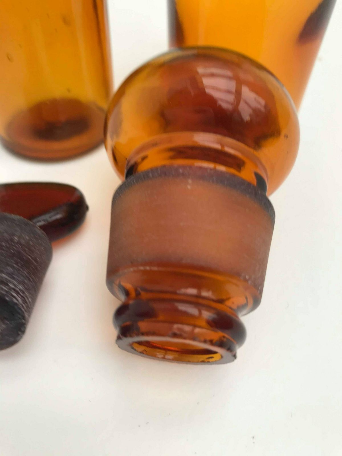 Apothekersflesjes Antiek Bruin Barnsteenglas – Set Van 2 – Apotheek, Medisch, Badkamerdecoratie, Verzamelobject photo vintage