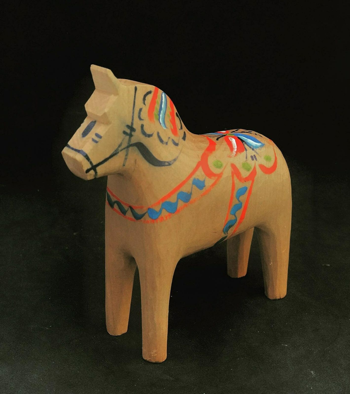 Dala Horse Figurine Beige Paard Zweeds Door Nils Olsson 3,8"/9,7 Cm Scandinavian Modern Handgeschilderd Scandinavisch Design Rood Hout