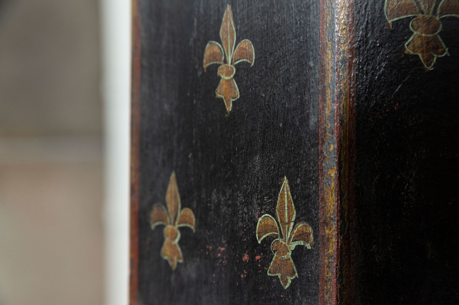 French Napoleon III Fleur De Lis Painted Umbrella Stand photo vinterior
