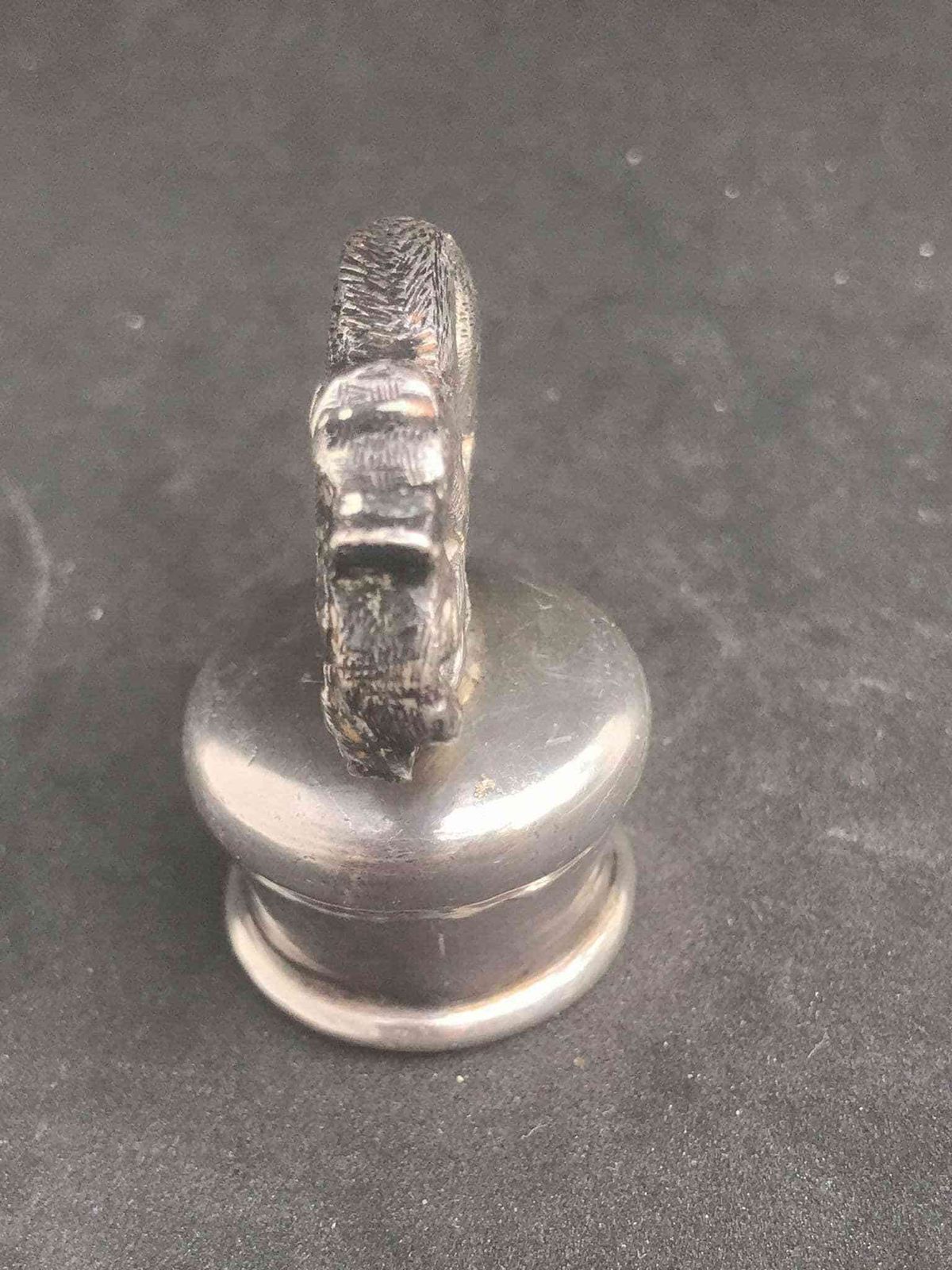 Flessenstop Met Hond – Wijnschenker, Dierenfiguur, Antiek Bargereedschap, Baraccessoires, Cadeau Voor Verzamelaars, Jagerscadeau, Jacht, Tafeldecoratie photo vintage