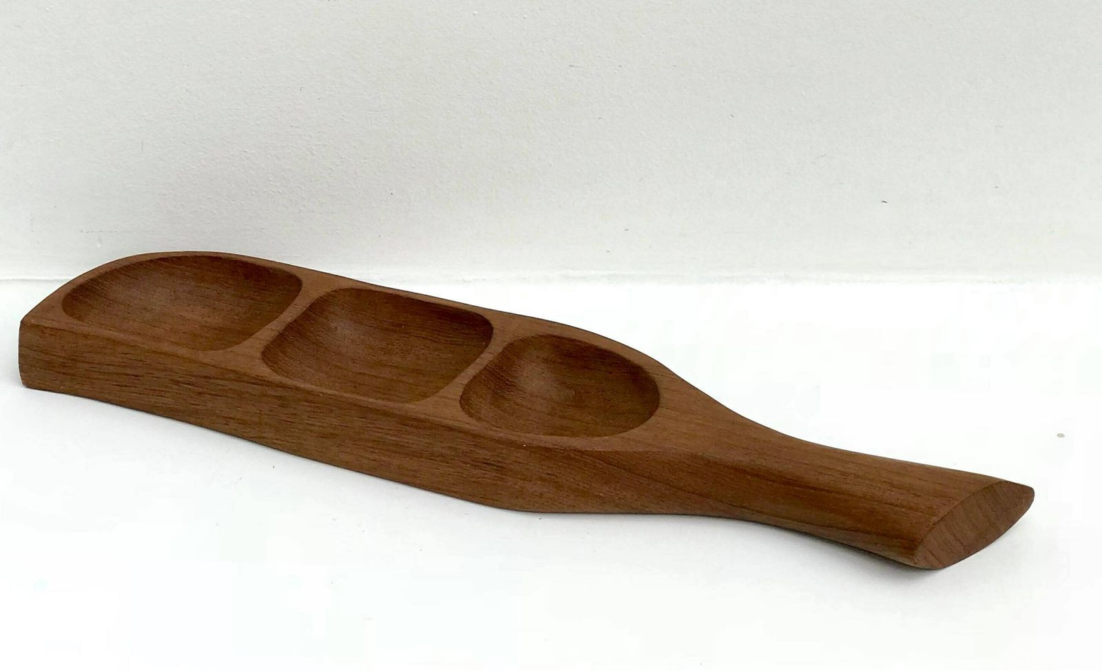 Teakhouten Serveerschaal – Deens Mid Century Modern – Bladvorming Met Handvat photo for sale