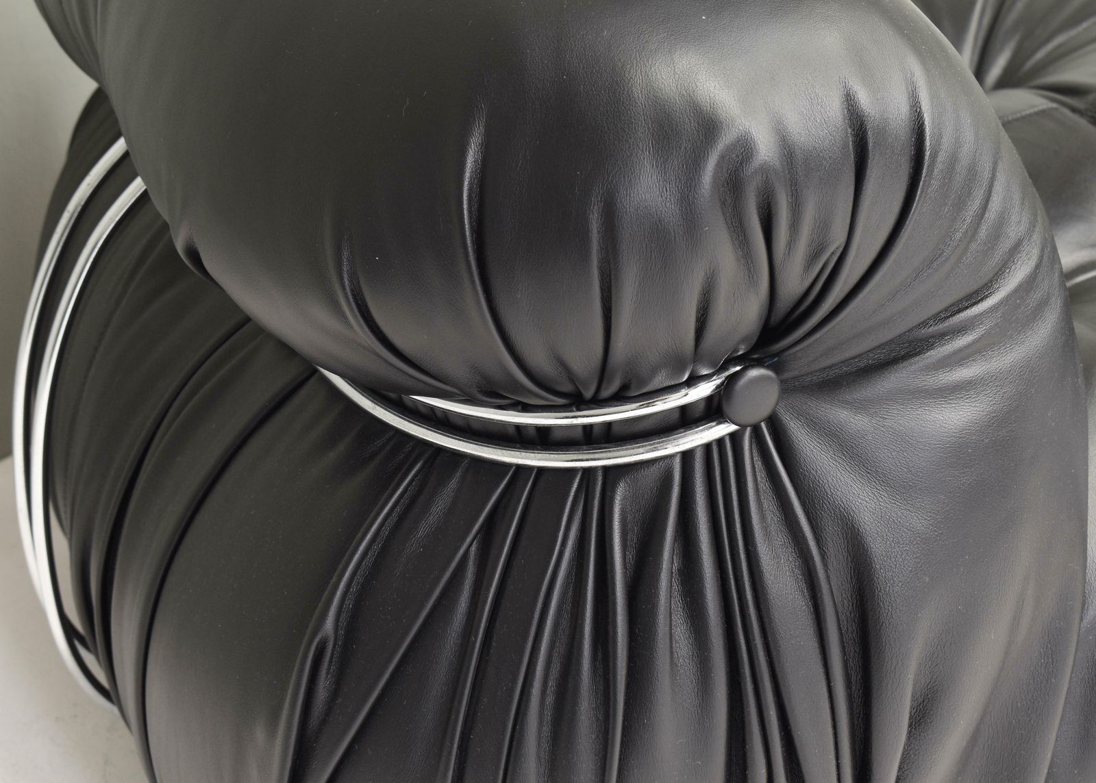 photo buy Soriana Chair And Ottoman By Tobia Scarpa For Cassina Black Leather, Italy, 1969