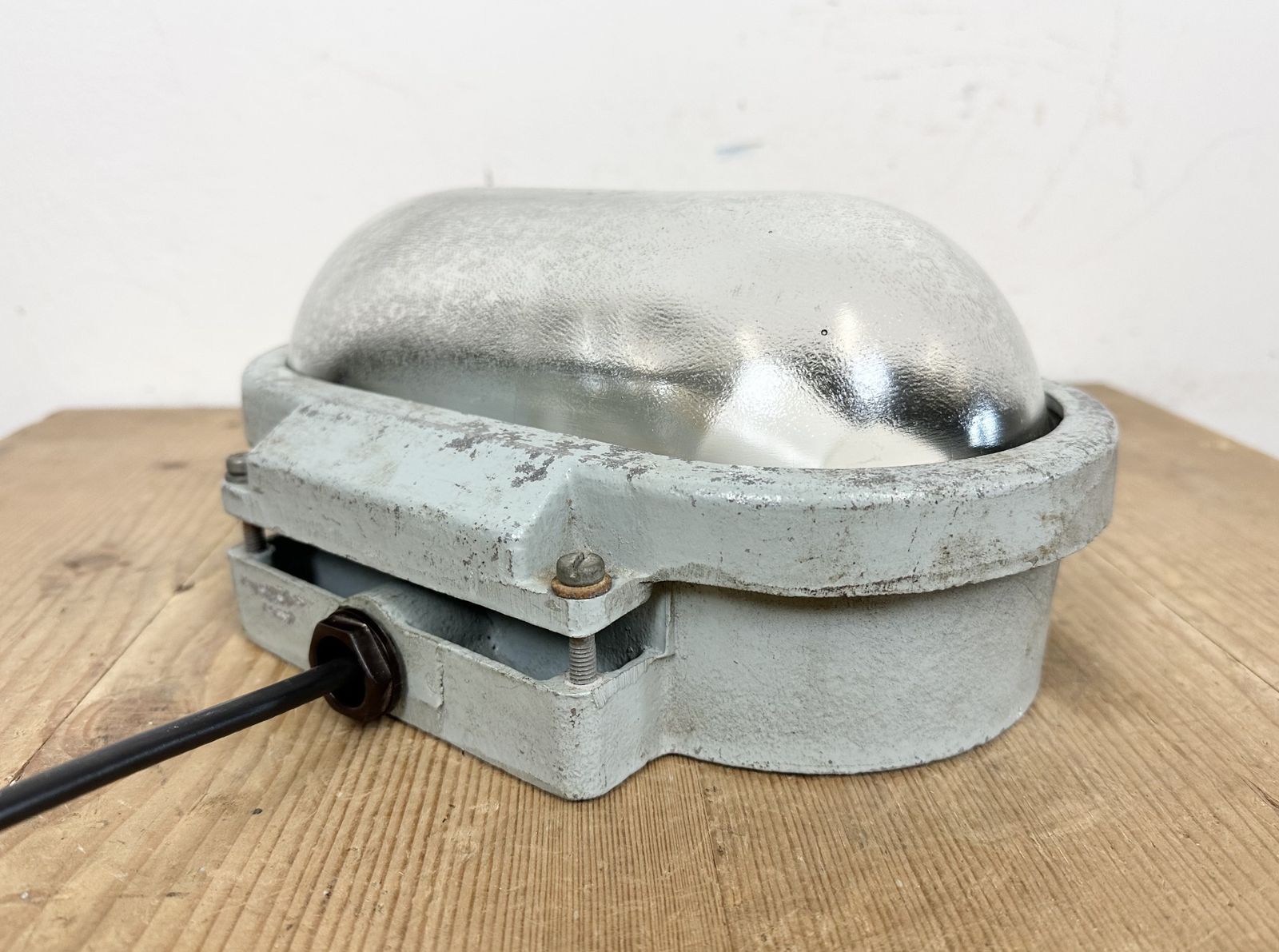 photo buy Industrial Cast Aluminium Wall Light With Frosted Glass From Elektrosvit, 1970s, 7x