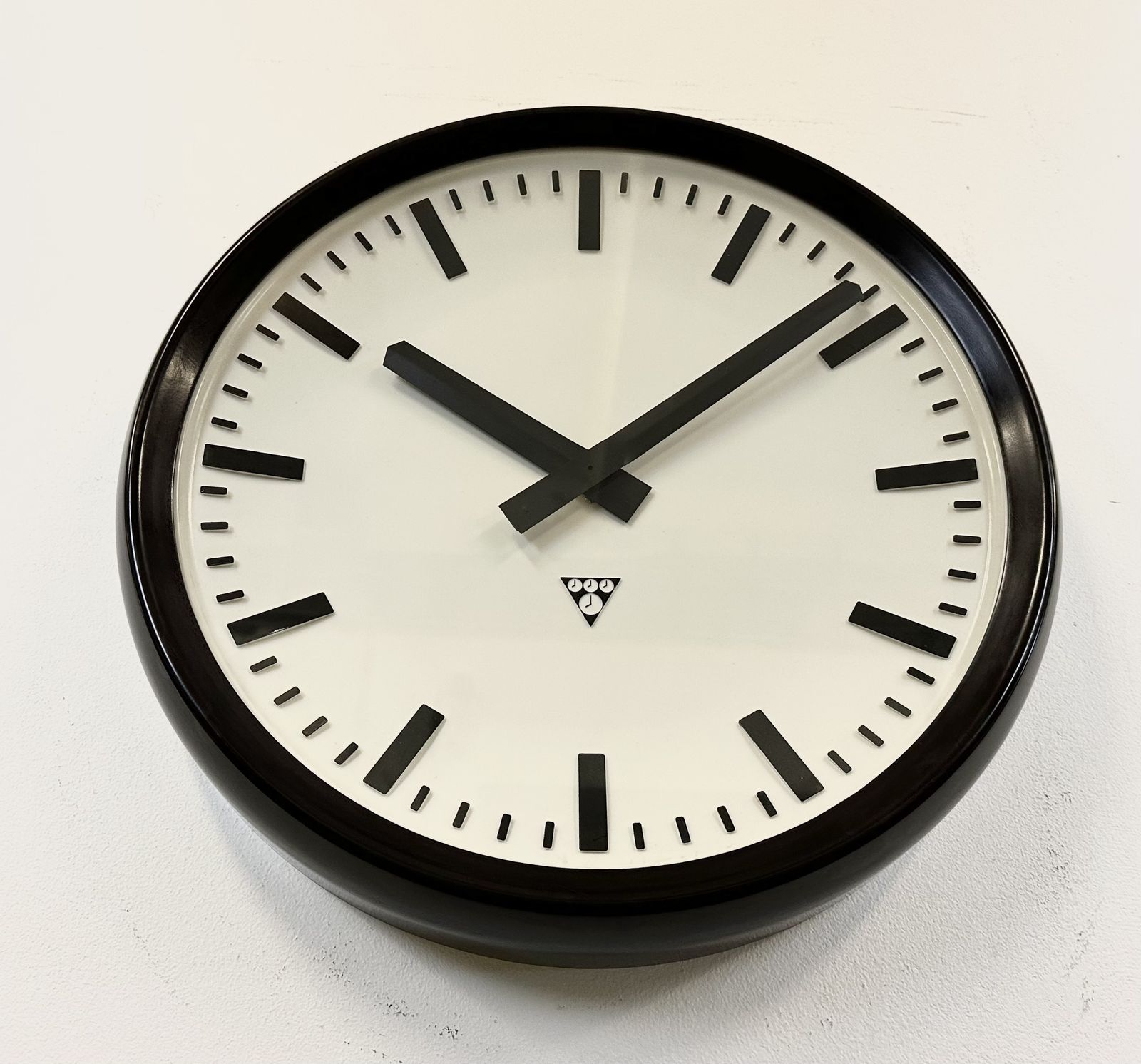 Large Industrial Bakelite Factory Wall Clock From Pragotron, 1960s photo vinterior