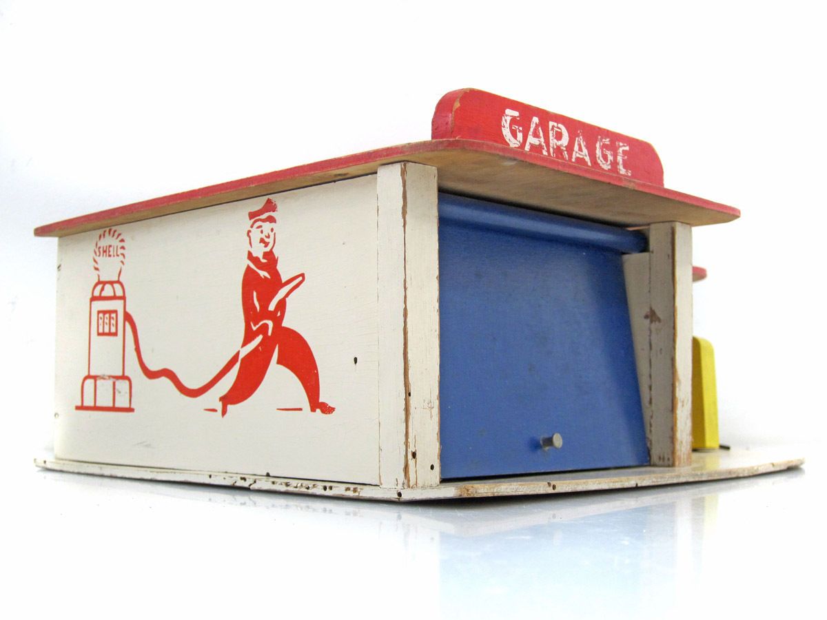 Woonaccessoires Zeldzame Vintage Speelgoedgarage Uit De Jaren 1950 photo