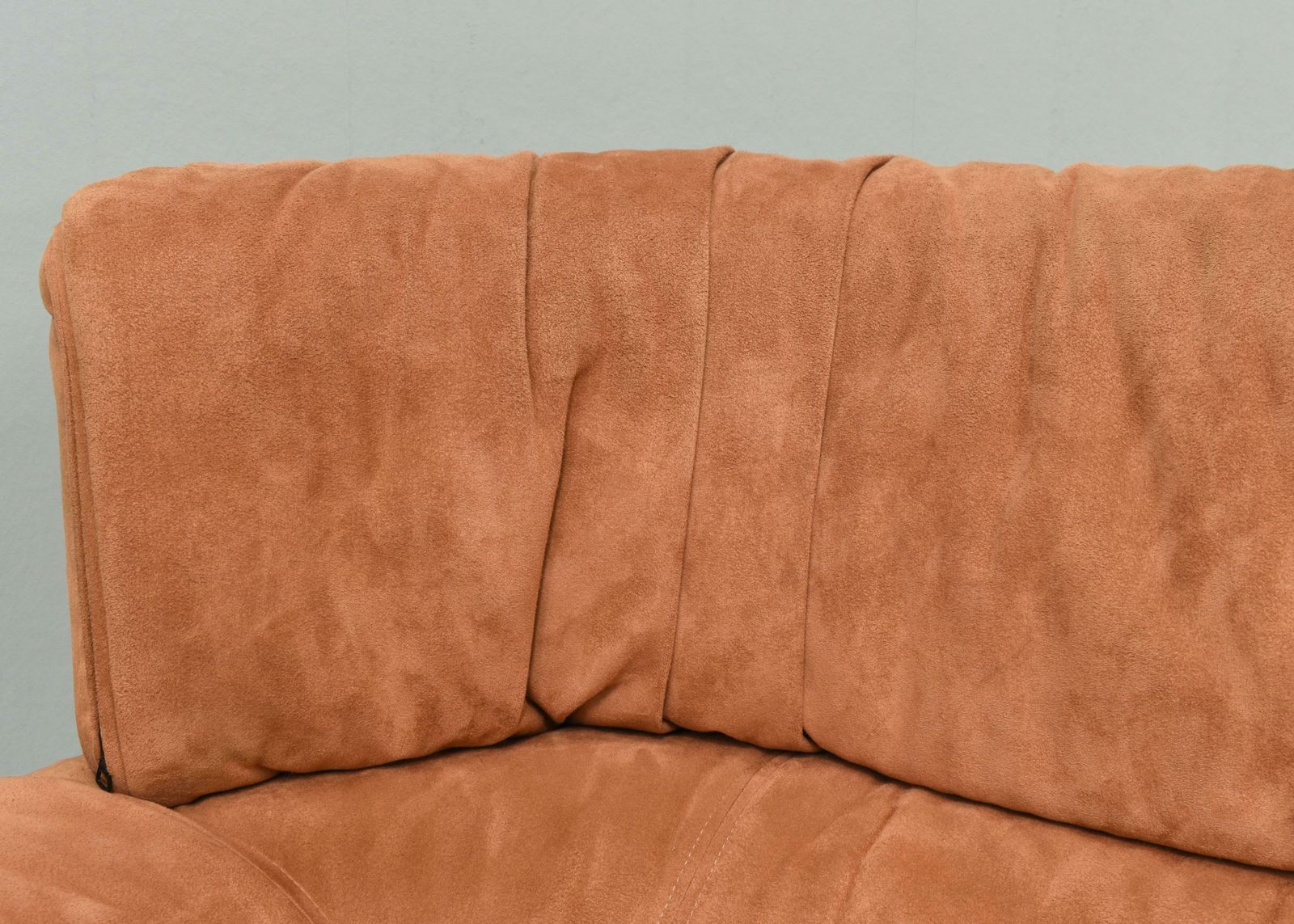 photo vintage Rare Bull Sofa In Terra Alcantara By Gianfranco Frattini For Cassina Italy, 1987