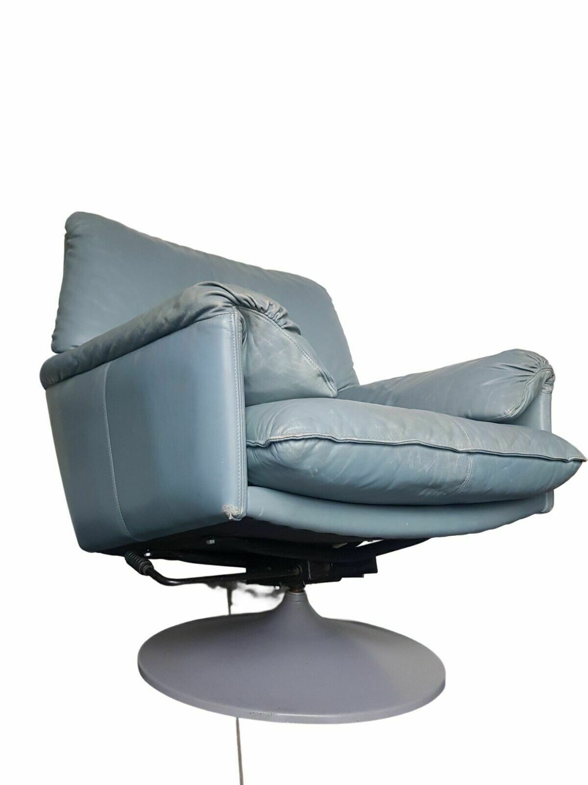Mid Century Leather Swivel Armchair By Alex Hentoven For Leolux