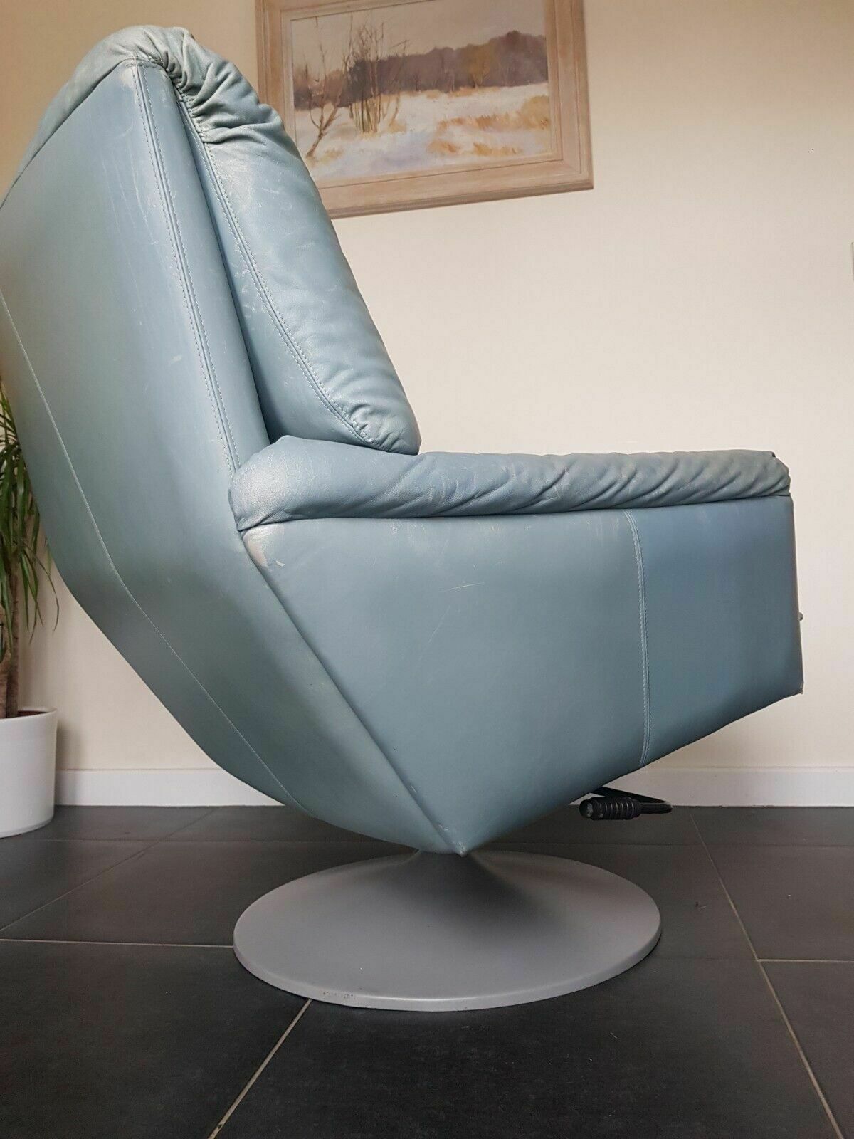photo furniture Mid Century Leather Swivel Armchair By Alex Hentoven For Leolux