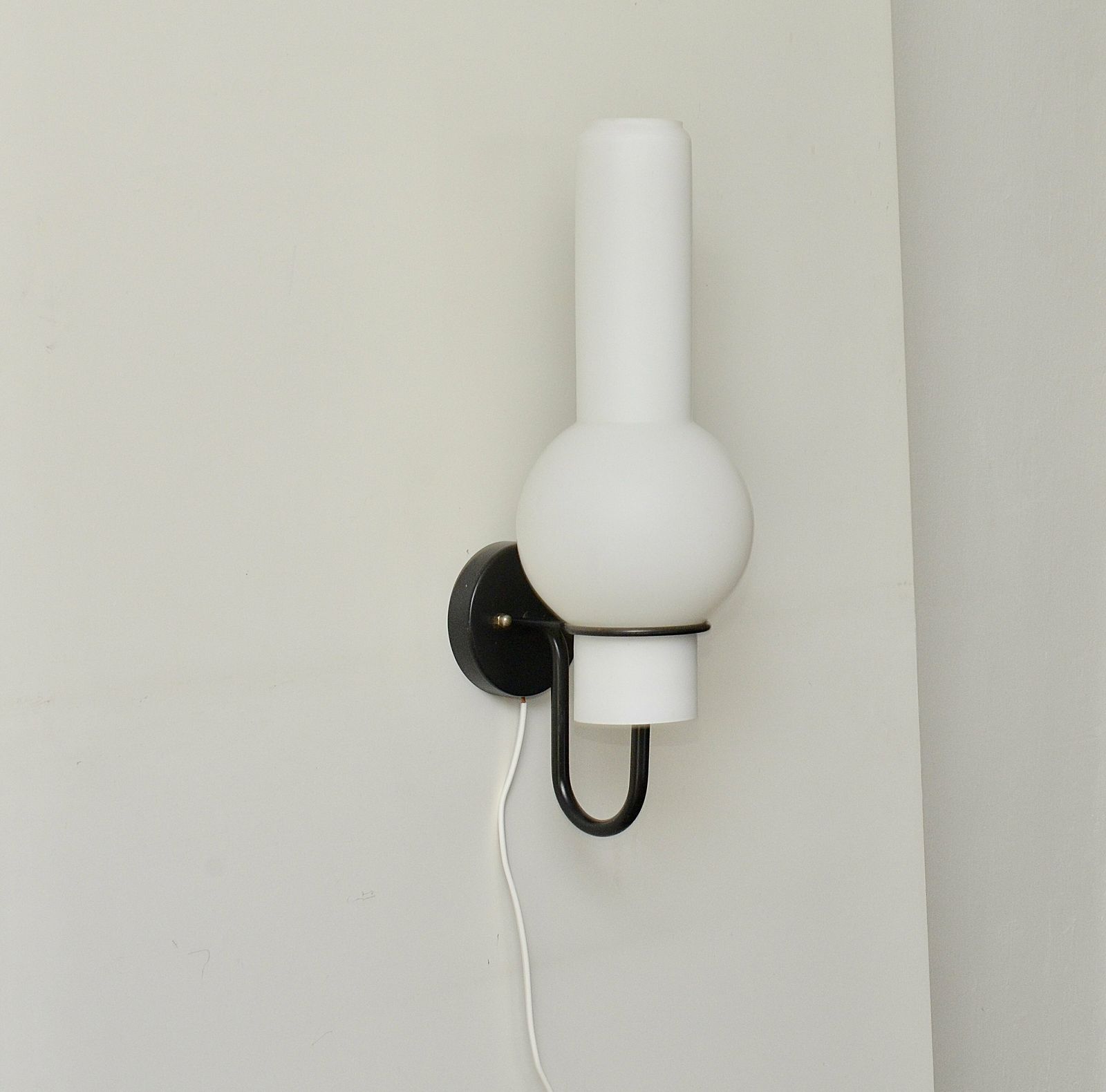 Rare Minimalist Midcentury Lucifero Quinquet Wall Lamp By Raak Amsterdam Modelnumber C 1664, Dutch Design 1960s photo Lighting