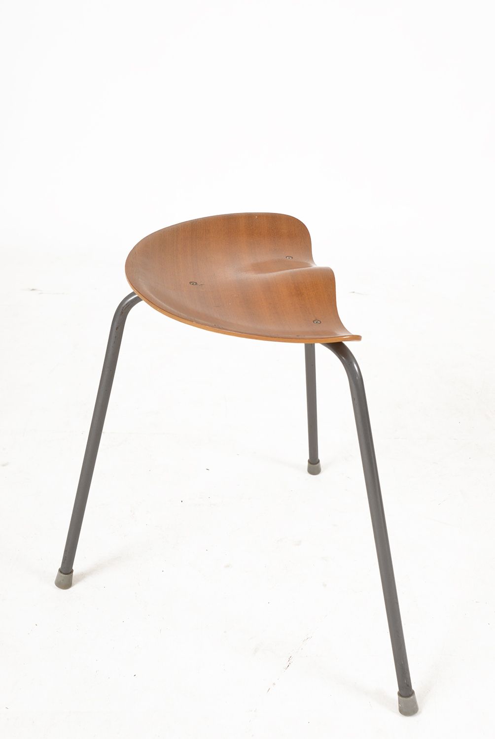 1960s Curved 3 Legged Teak Plywood Stool By Astor Glibstrup For Frederikssund Mobelfabrik, Denmark photo vintage