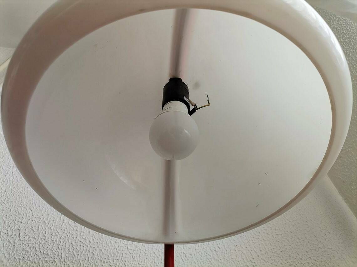 Guzzini Conchiglia Table Lamp In Red And White / 60s Italian Design By Buttura And Massoni / Made By Meblo Yugoslavia / Mcm photo Lighting