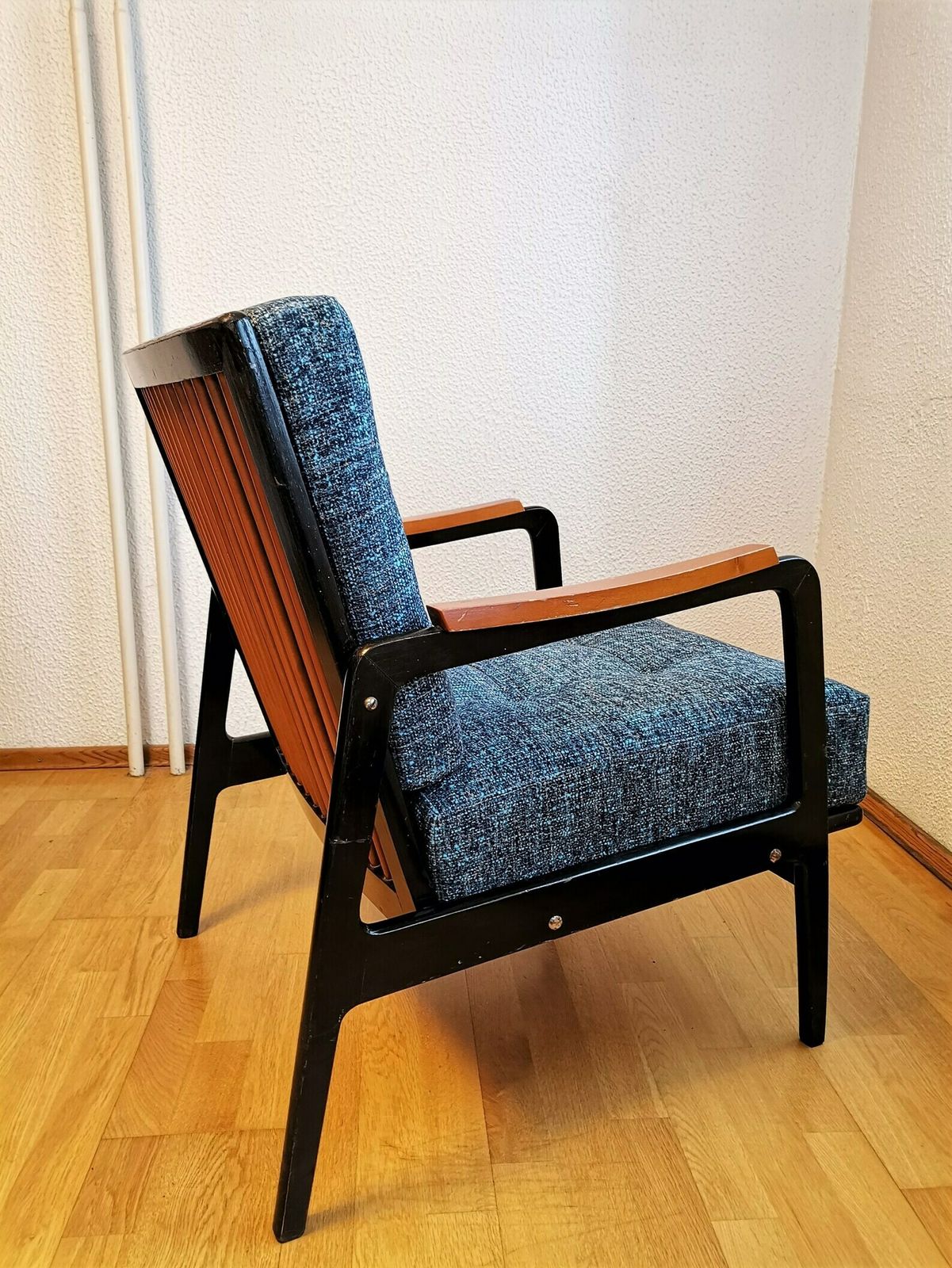 Opnieuw Beklede Boucléfauteuil / Deense Stijl Fauteuil / Mid Century Modern Fauteuil / Easy Chair / Fauteuil Met Kussens photo for sale