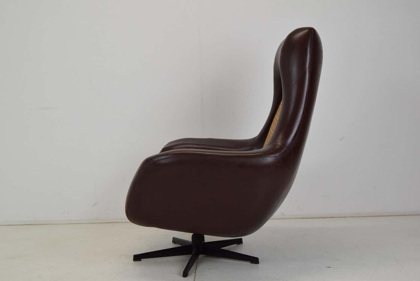 Mid Century Rotating Armchair, Drevotvar, 1980's photo 494.0