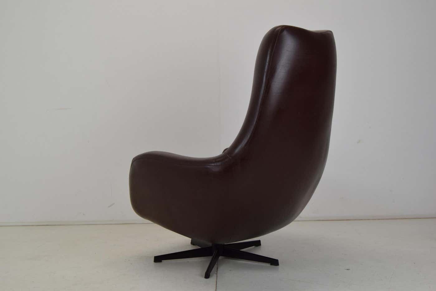 Mid Century Rotating Armchair, Drevotvar, 1980's photo vinterior