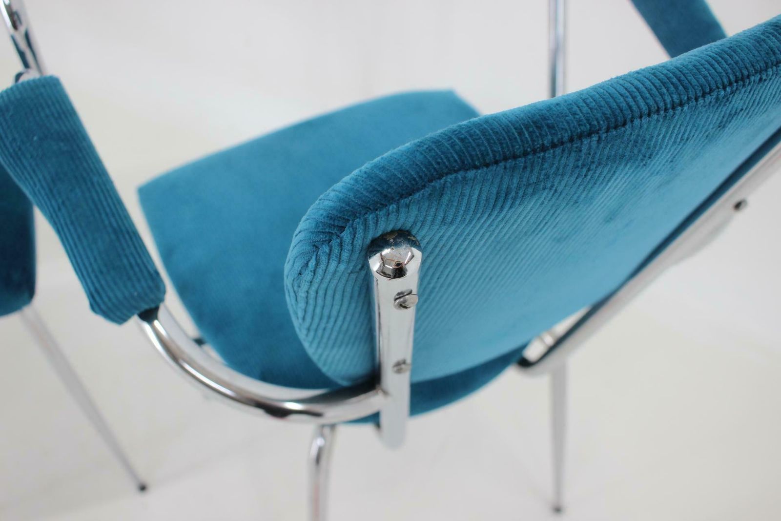photo vinterior 1960s Pair Of Italian Armchairs In Needlecord