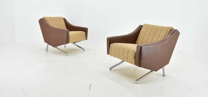 photo furniture 1960s Pair Of Italian Armchairs