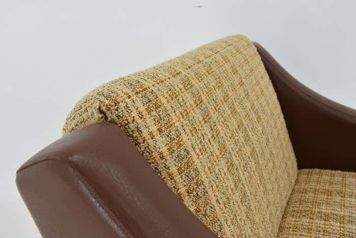 photo buy 1960s Pair Of Italian Armchairs
