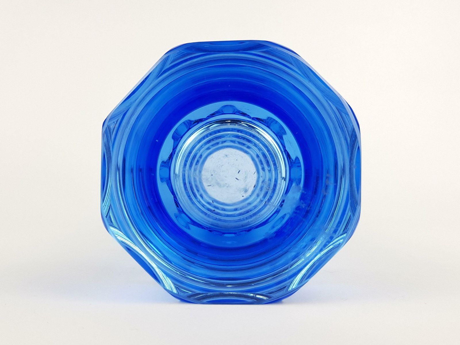 Vintage Blauwe Veb Glaswerke Schmiedefeld Door Oldrich Lipsky – Octagonale Geslepen Kristallen Glazen Exbor Vaas, Ca. Jaren 1960–1970 photo vinterior