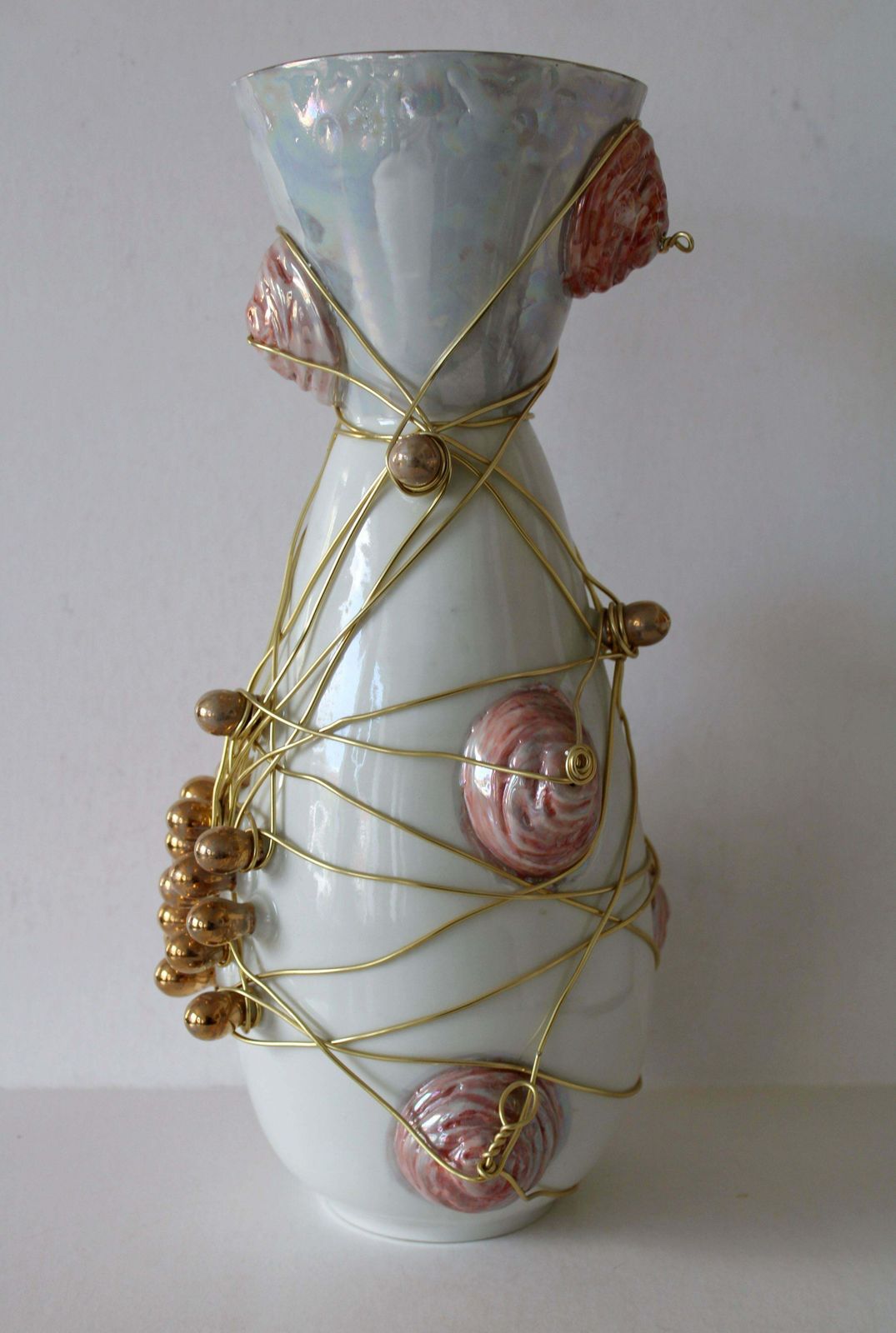 851.0 Inese Brants Vases With Wires   Set Of Two 2009, Porcelain, Wire, photo