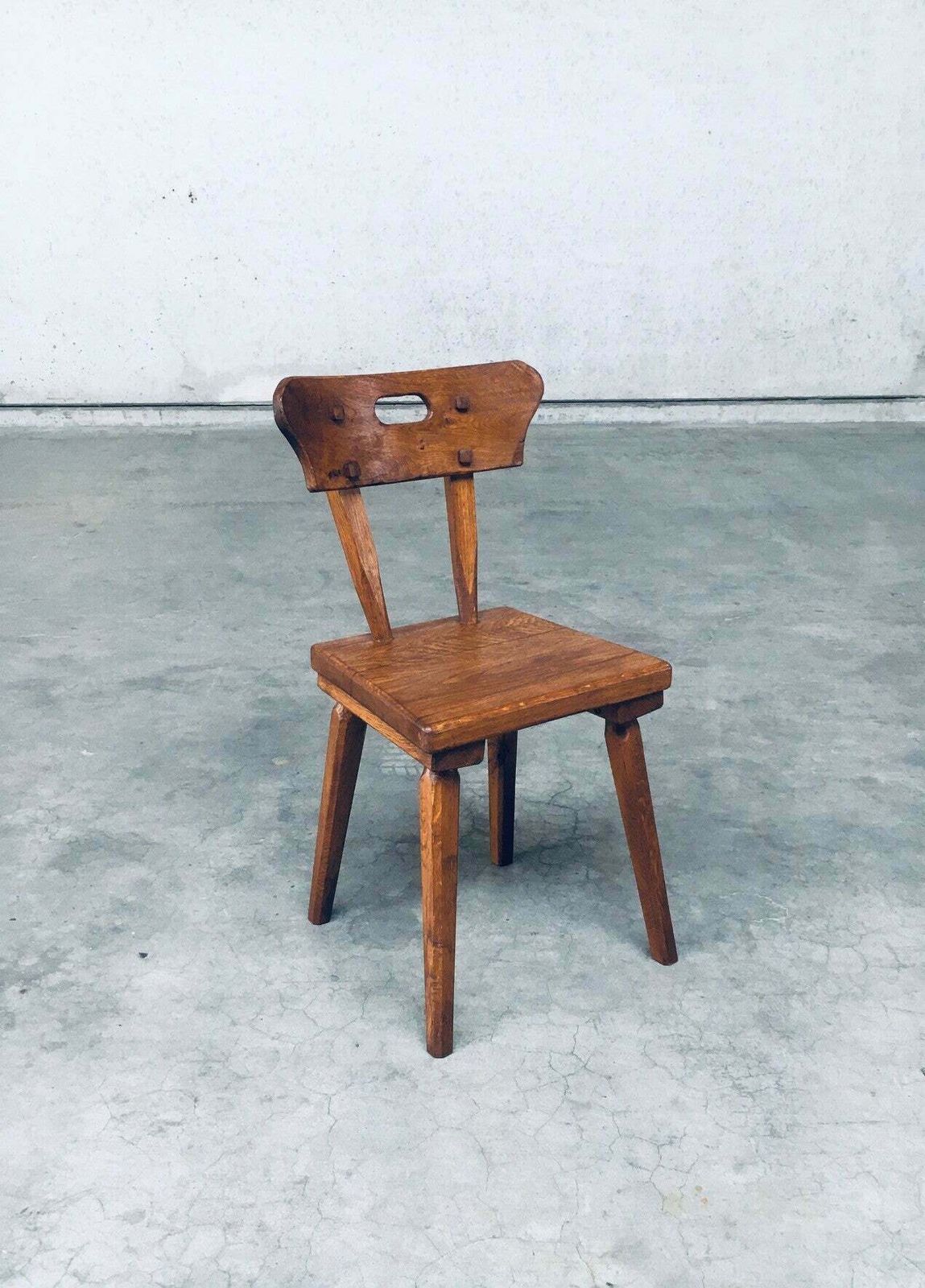 photo vintage Handgemaakt Volkskunst Rustiek Eiken Eetkamerstoelen Set, Frankrijk, Ca. Jaren 1940