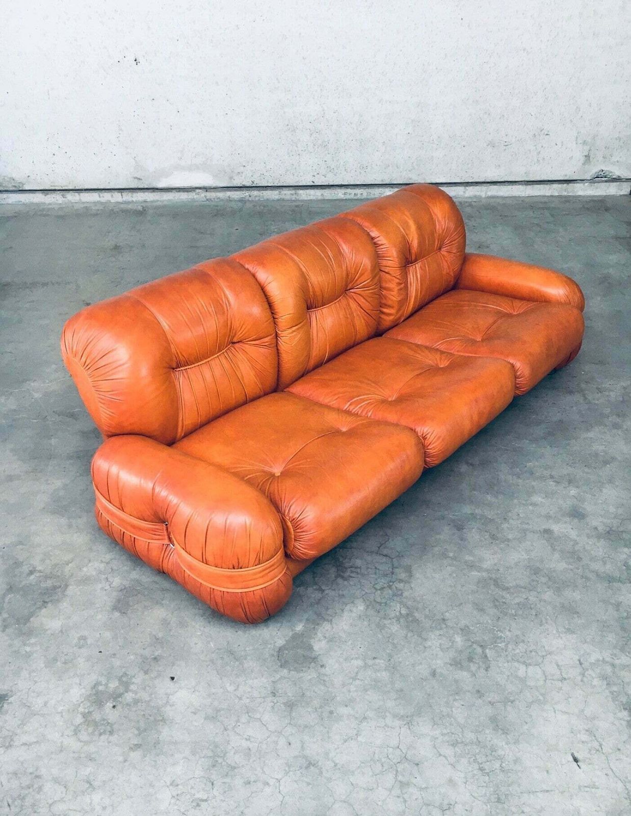 photo for sale Italiaans Design Leren 3 Zitsbank, Mid Century Modern, Jaren 1970
