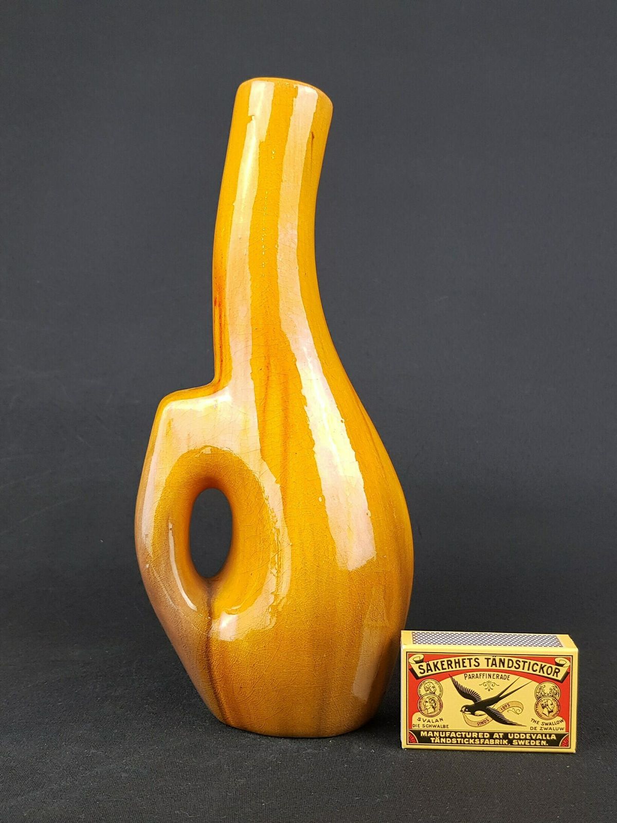 Vintage Donkergele Studio Aardewerk Fat Lava Vaas, Elegant Van Vorm – West Duits Aardewerk, Jaren 1960–1970 photo furniture